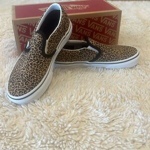 Vans leopard print classic slip on kids size 1.5 NWT new with box